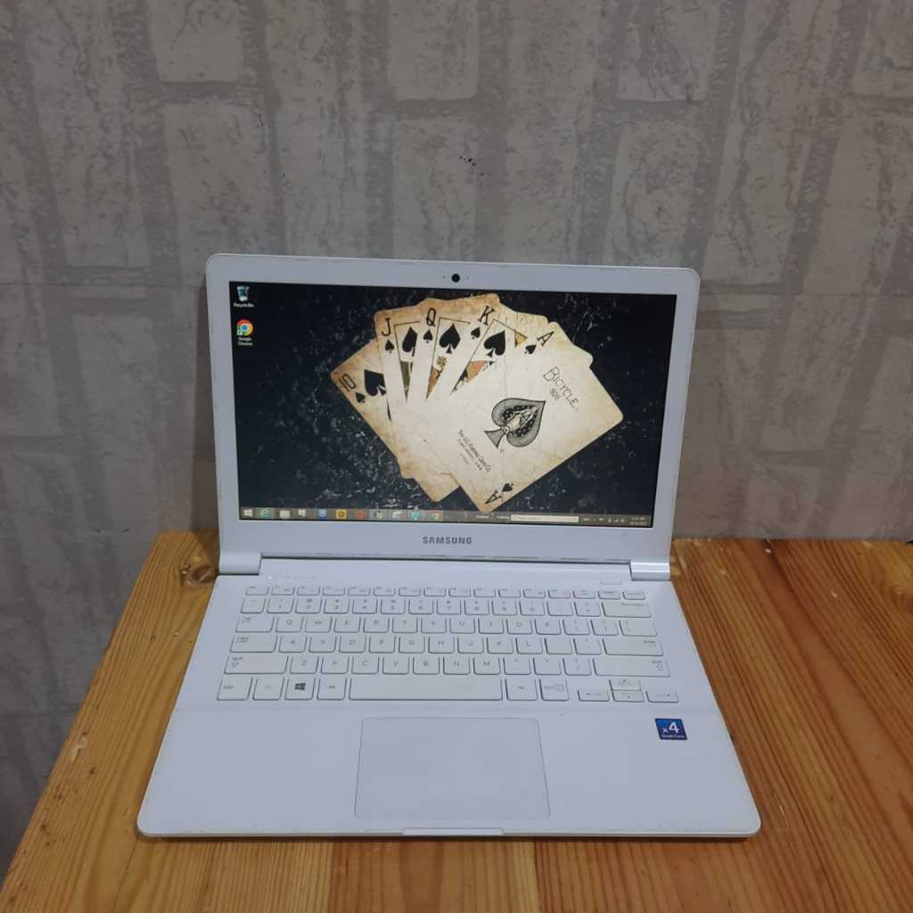 Laptop Samsung 905s, Quadcore X4, 4/128GB, White