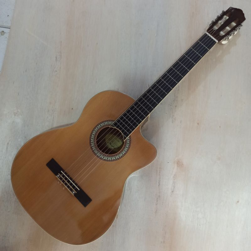 Gitar Akustik Klasik Classic Senar Nylon Marfill CC-490 Single Cutway warna natural