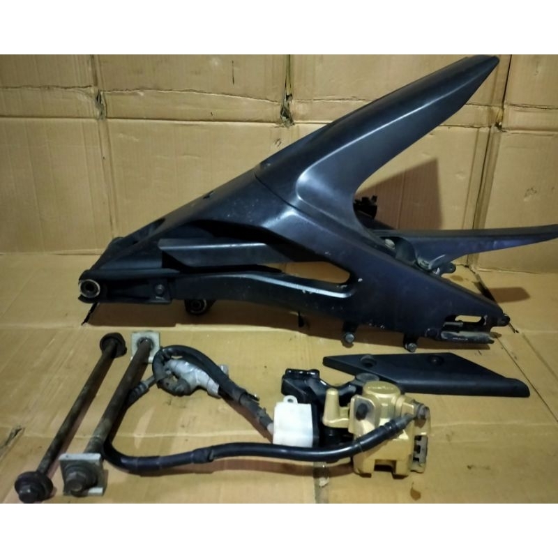 Swing Arm R15 V2 / R15 V3 VVA / Xabre Original Yamaha PNP Vixion