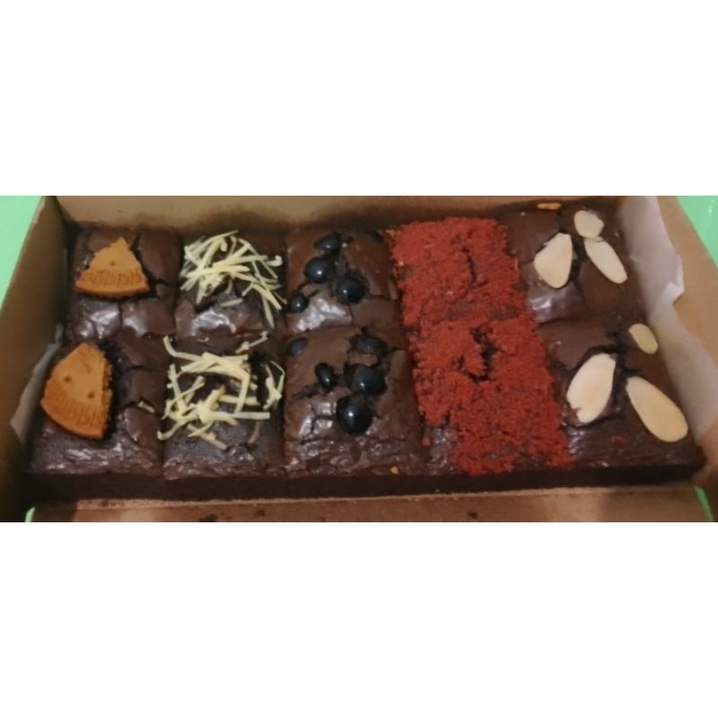 

BROWNIES 20x10 FREE TOPPING