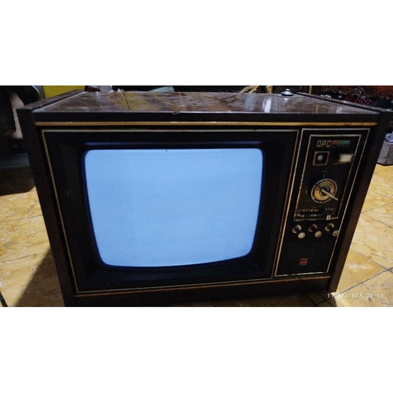 tv jadul kayu sharp