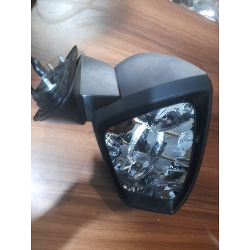 Spion mobil Avanza Xenia 2023 original.