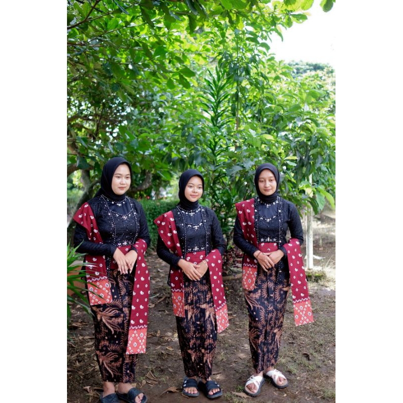 KEBAYA SANGHAI HITAM,KEBAYA HIJAB KUTUBARU,KEBAYA WISUDA,KEBAYA WISUDA MODERN,KEBAYA WISUDA