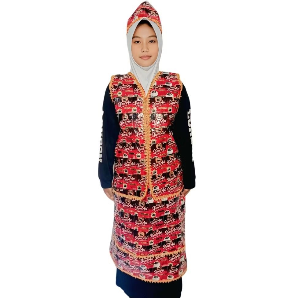 Kostum baju outfit fashion show karnaval adat Suku Dayak wanita dewasa daur ulang plastik sachet bis