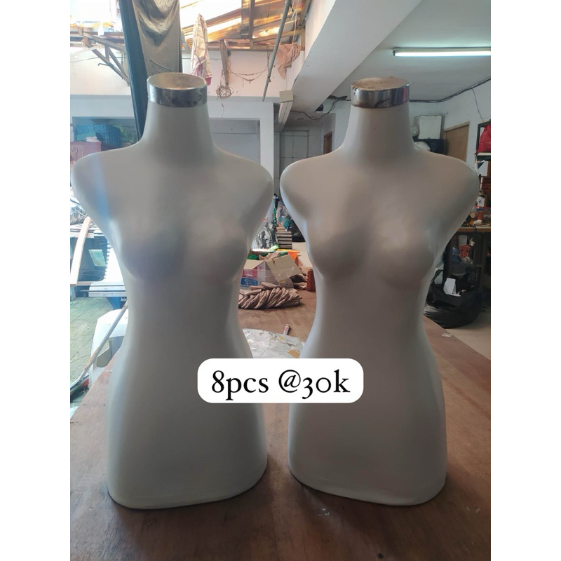 Manekin Second Like New