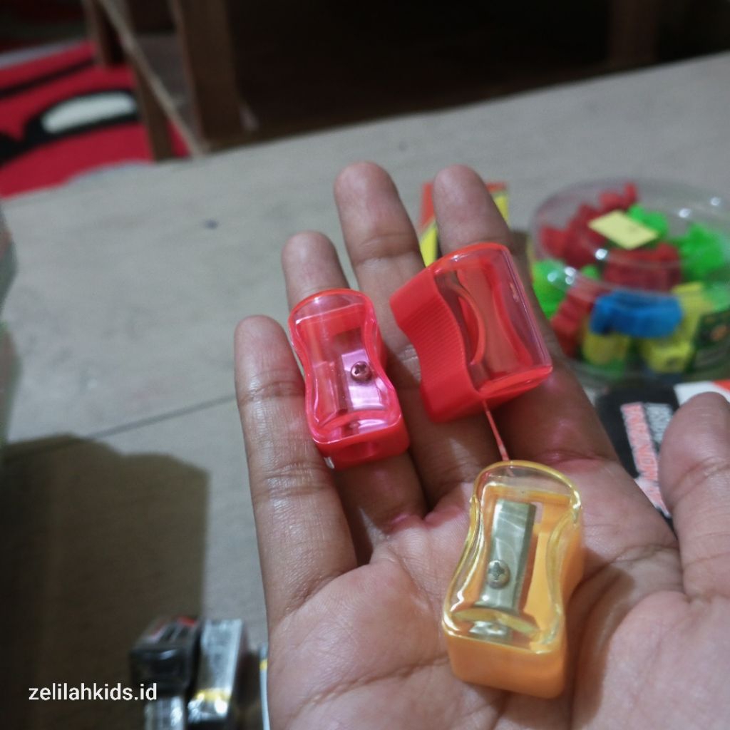 

Aneka Alat Tulis Sekolah