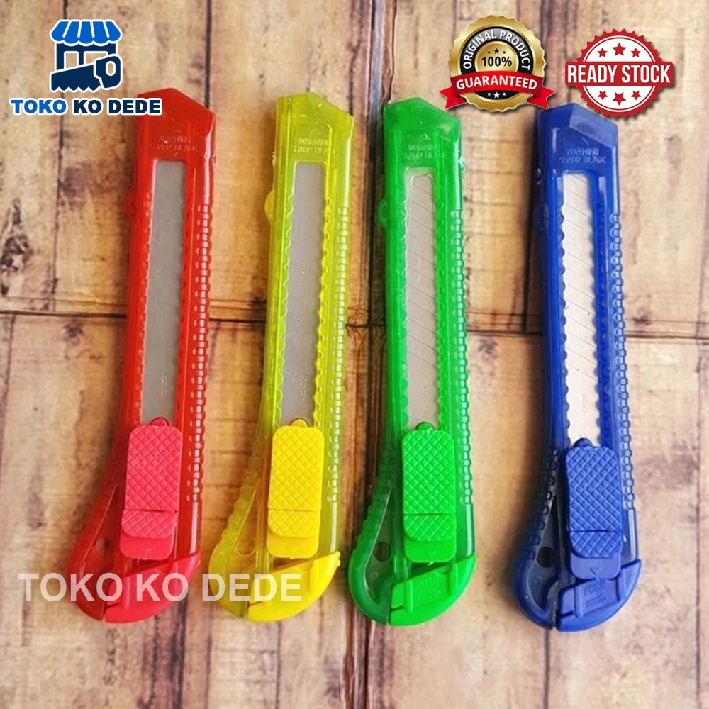 

CUTTER Warna Warni Murah SUMO / Pisau Pemotong Kertas Plastik