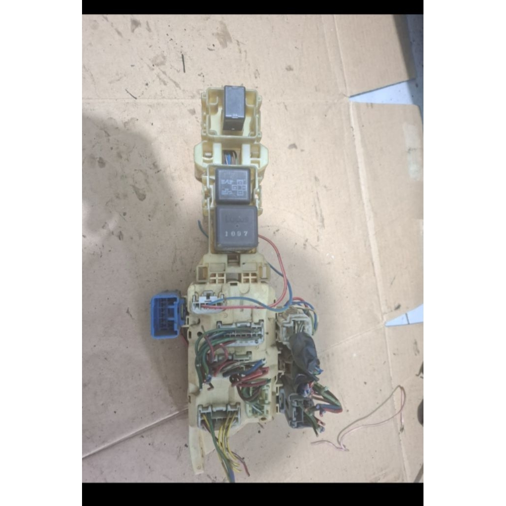 box relay box sikring interior bagian kiri bawah dashboard all new corolla ae111 96-98