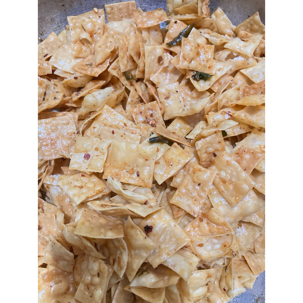 

pangsit goreng krispi pedas daun jeruk