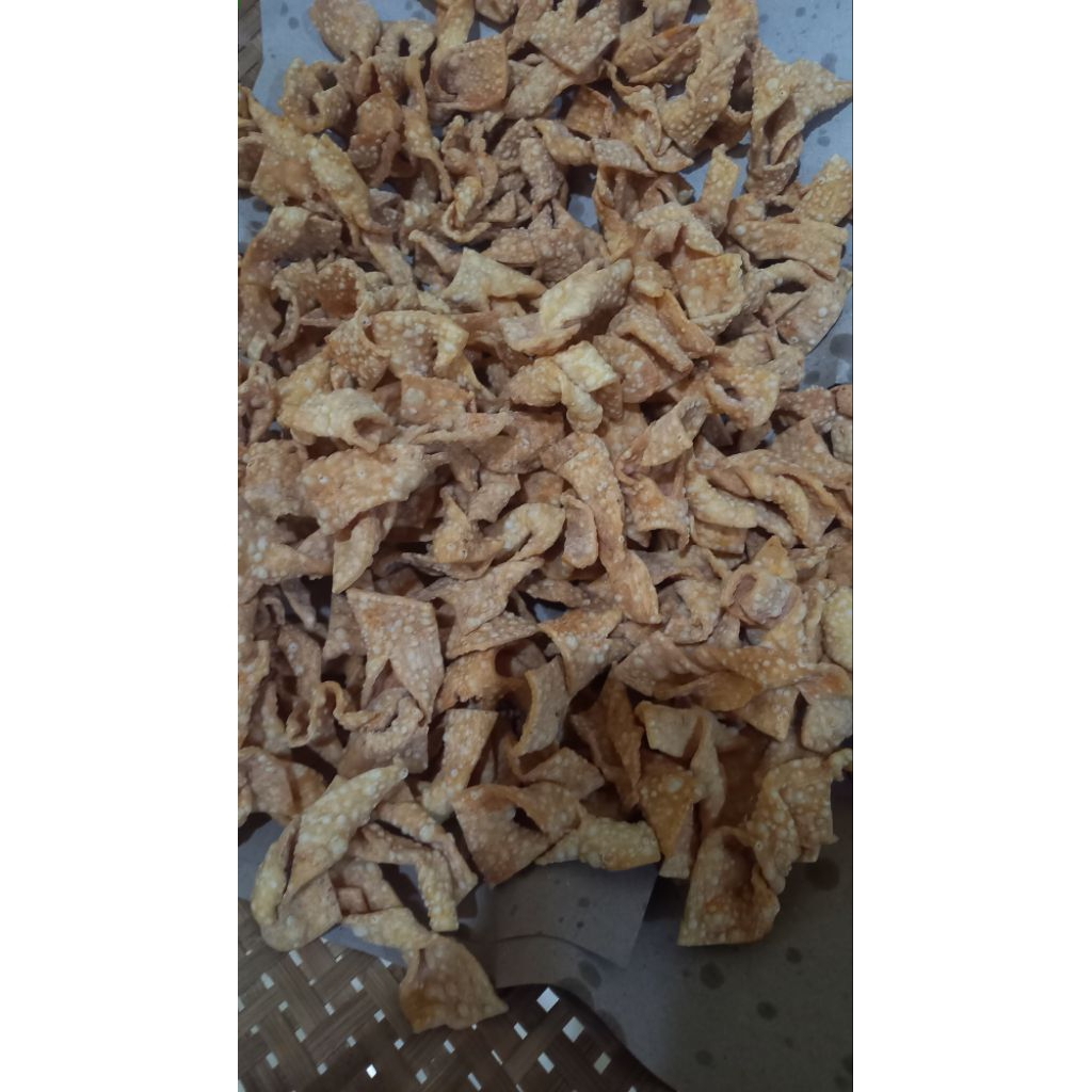 

snack tradisional khas klaten kue bawang renyah dan gurih