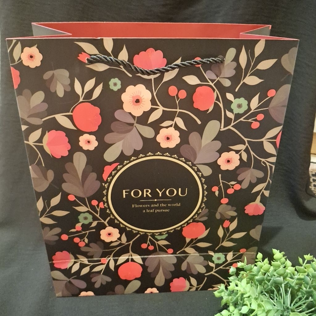 

Paperbag Kwalitas Premium Motif Bunga