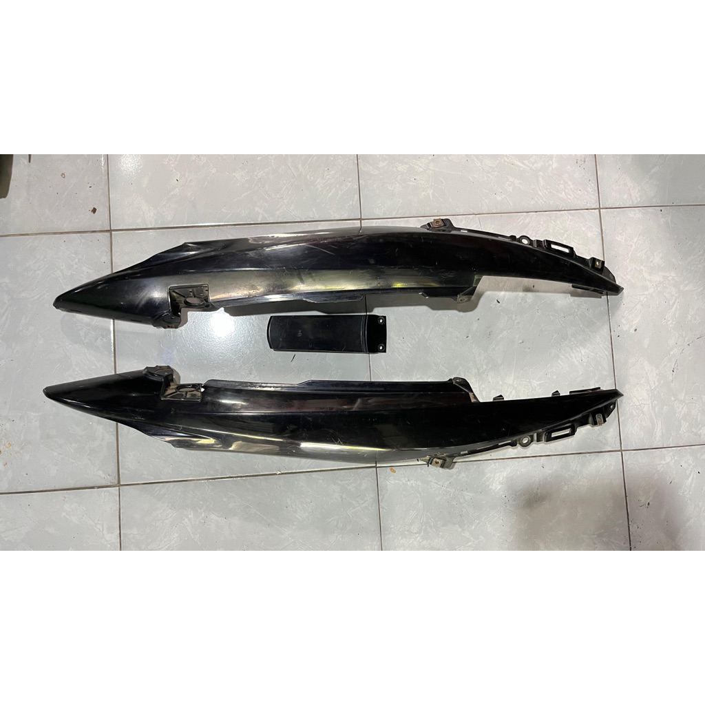 Satu set Cover Body Belakang Suzuki Skywave ORI