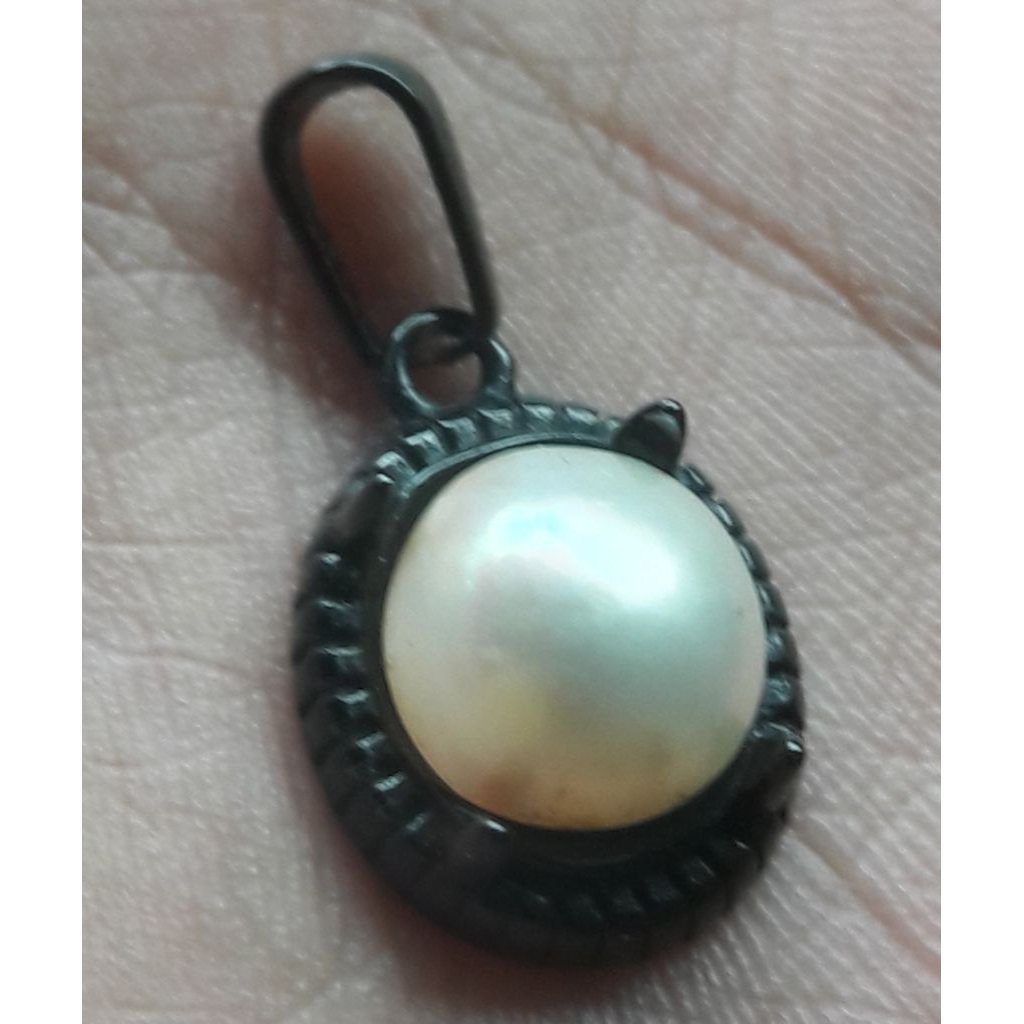 liontin batu natural mutiara