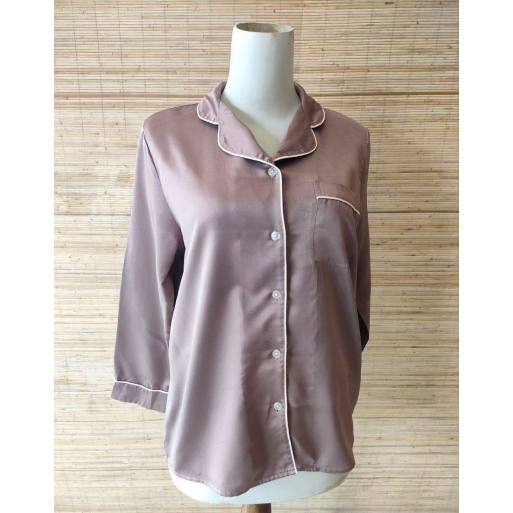 Preloved - GU Satin Piyama Atasan Only