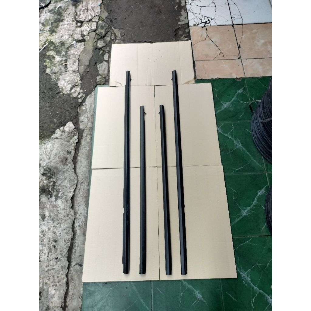 KARET PELIPIT KACA LUAR HONDA FREED ORIGINAL SET