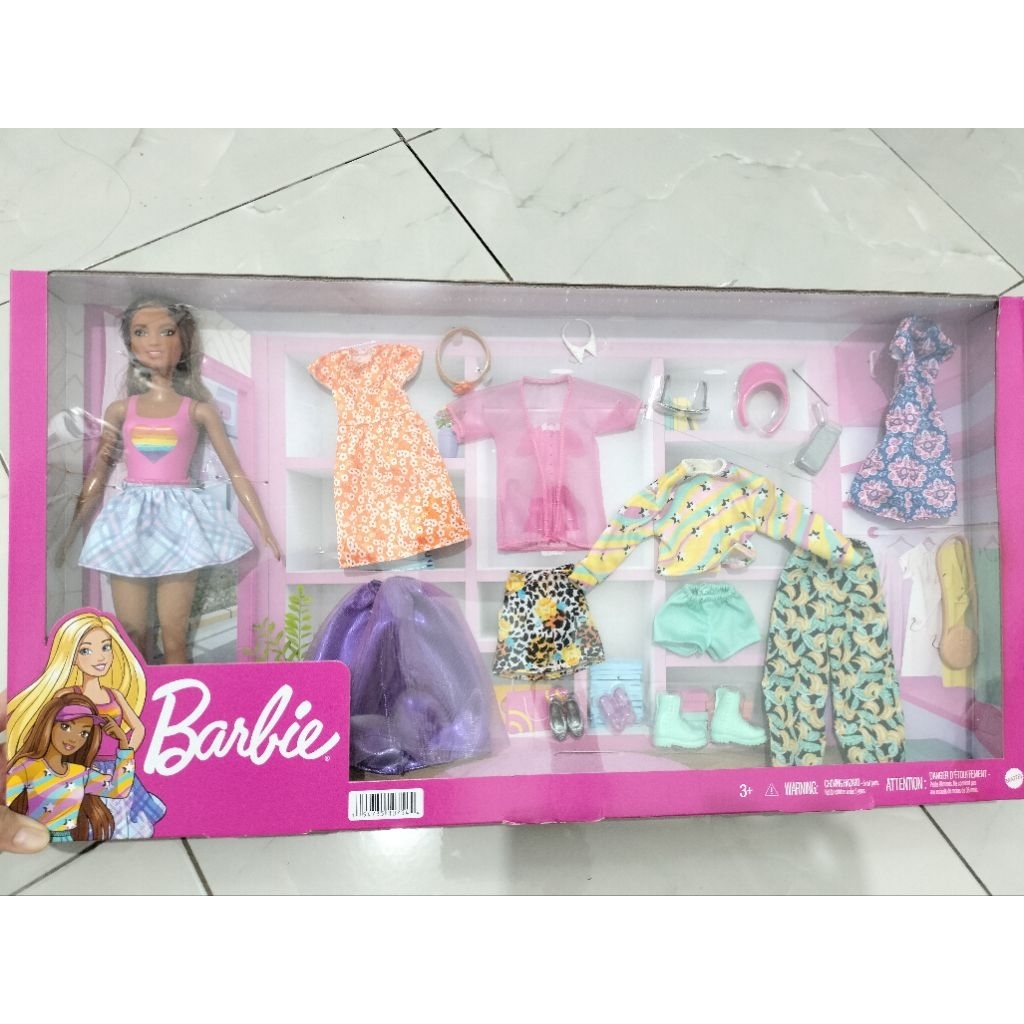 Barbie fashion acc doll set