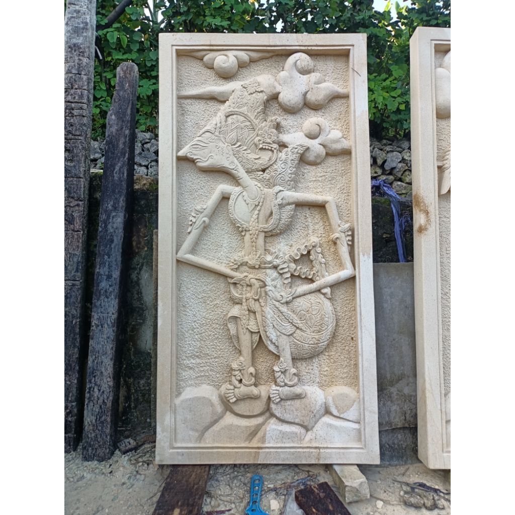 ukiran batu alam motif wayang kresno