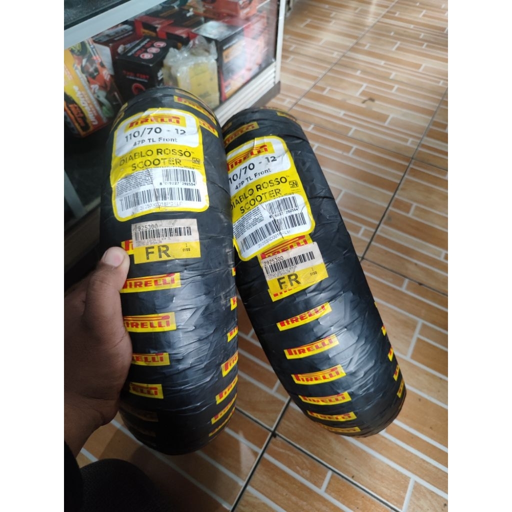 ban Pirelli Diablo Rosso scooter 110 / 70 ring 12