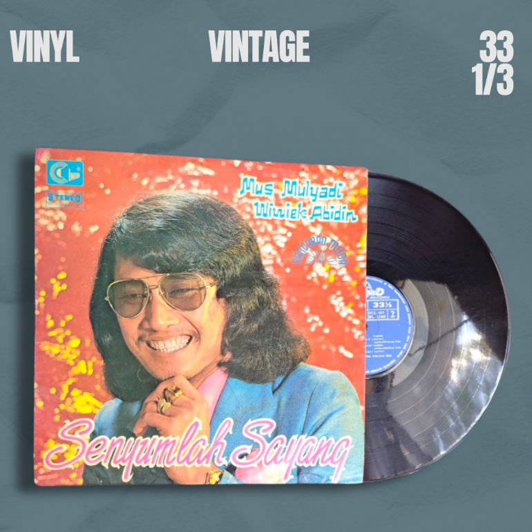 Vinyl/Piringan Hitam Mus Mulyadi/Wiwiek Abidin - "Senyumlah Sayang" 33 1/3 RPM Stereo