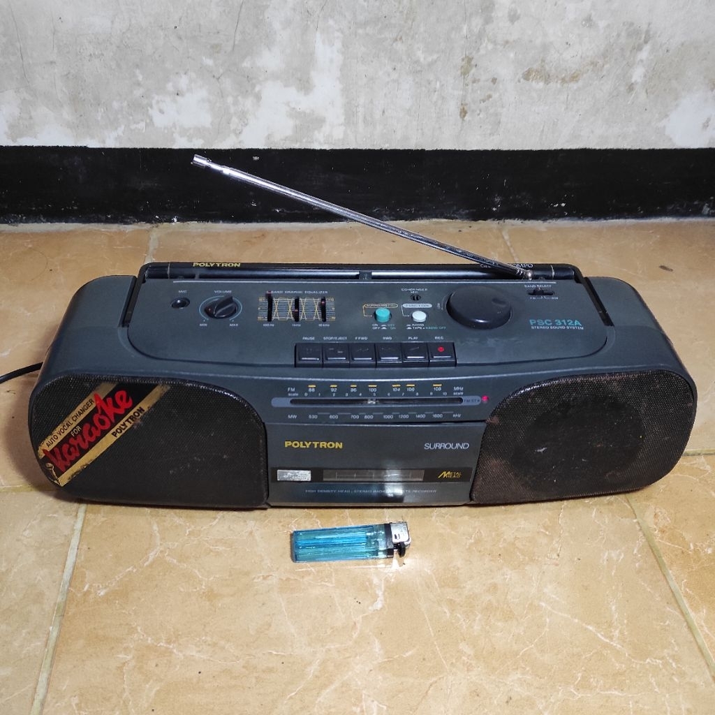 radio compo Polytron bekas masih hidup sesuai di foto ( baca deskripsi)