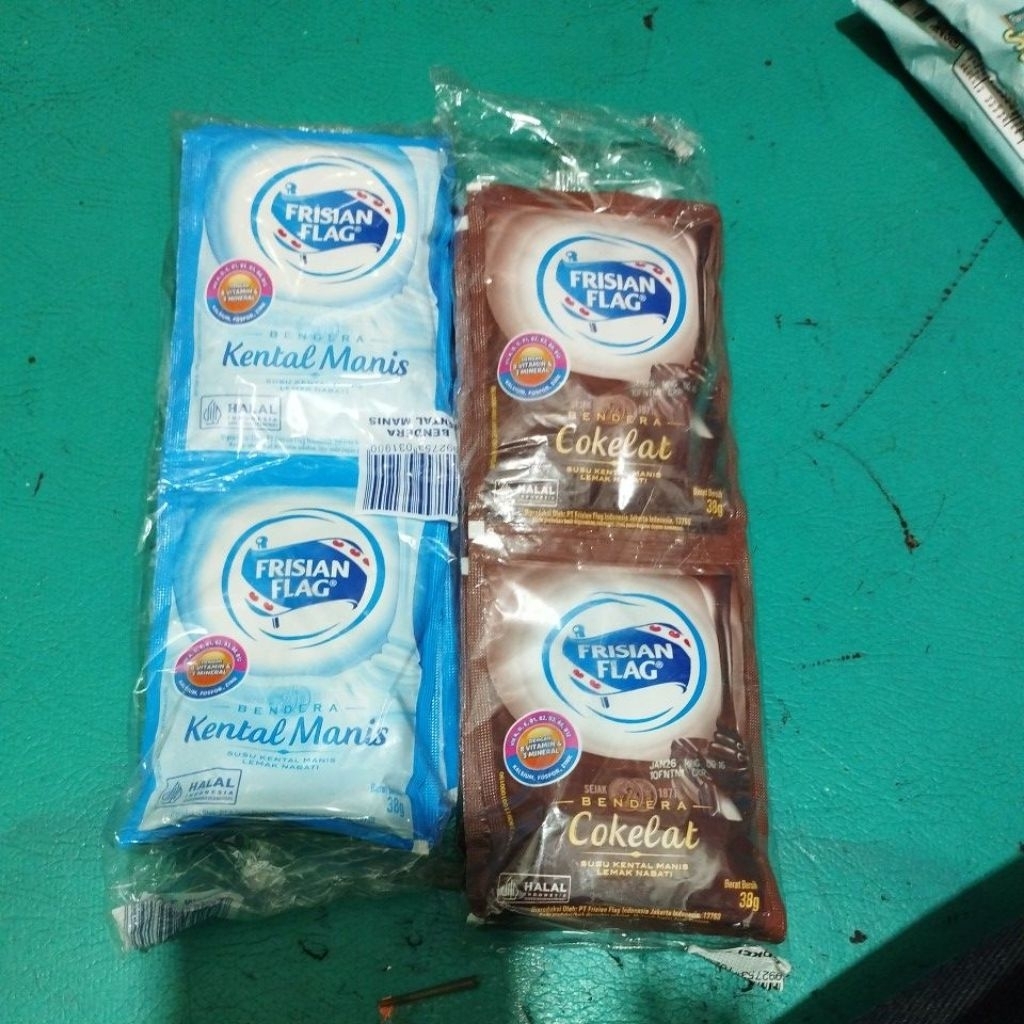 

susu Frisian flag coklat dan putih sachet