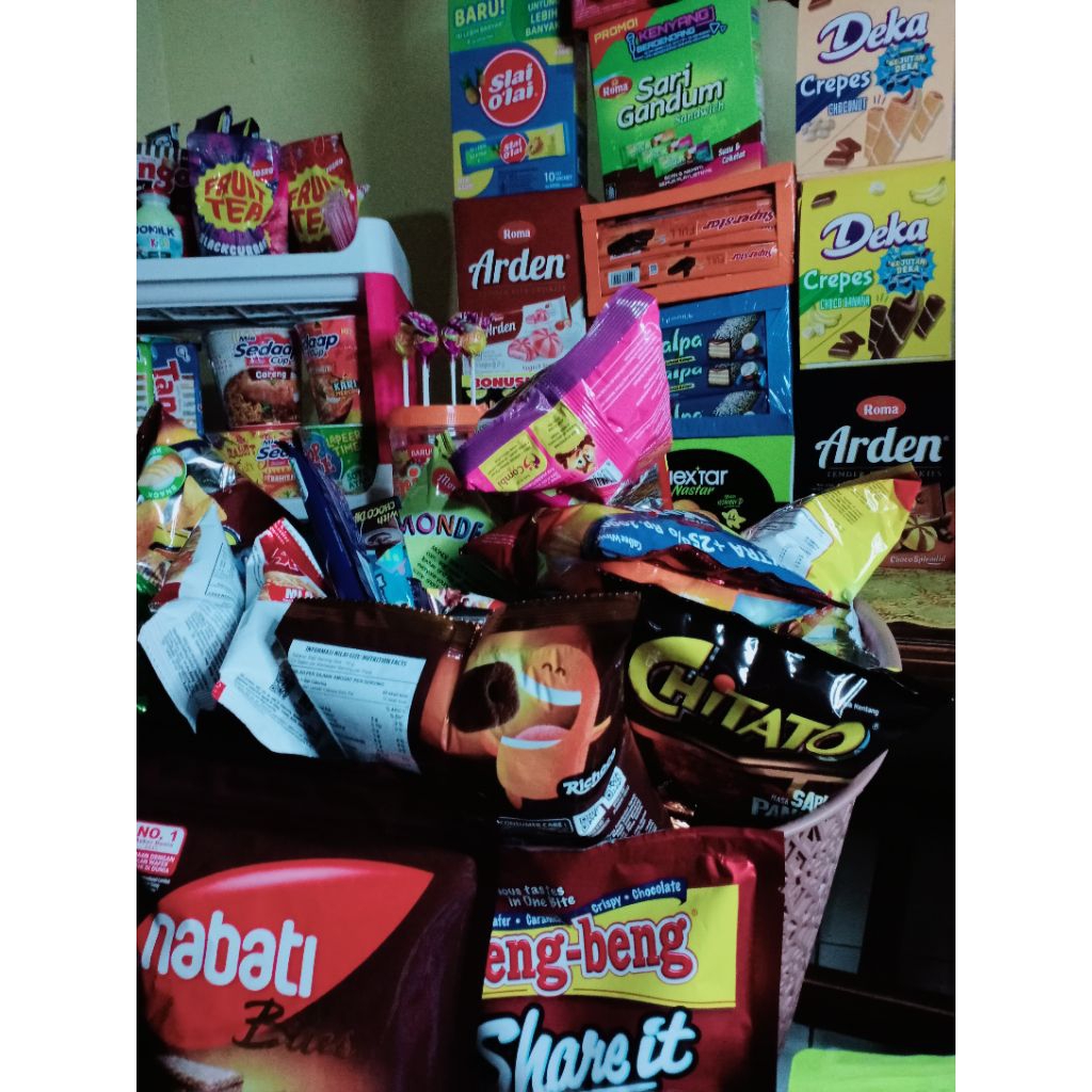 

Hampers jajan 1 serok + pilih 1 jajan pouch di rak