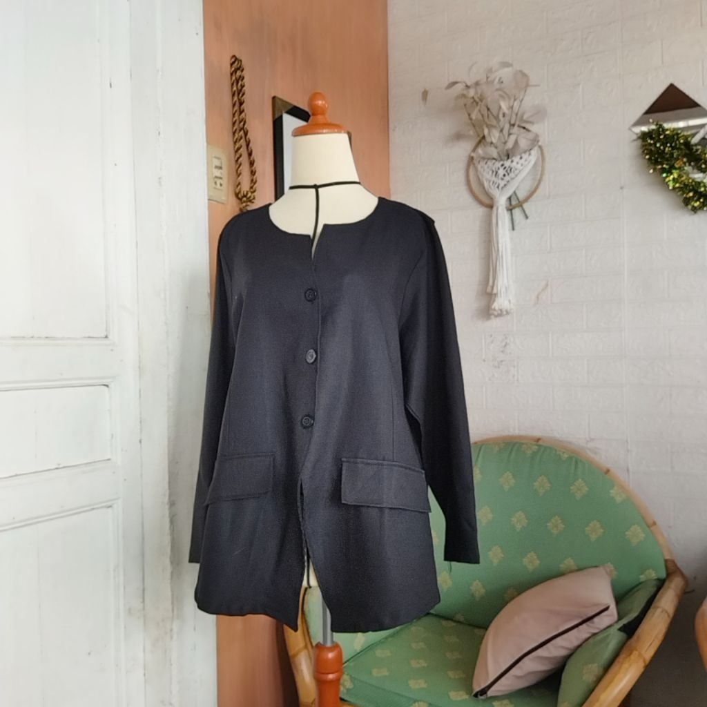blazer daily, warna hitam pekat