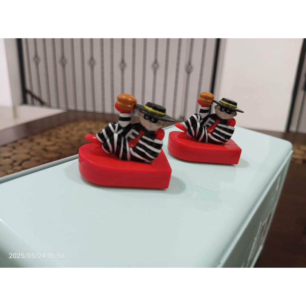 maskot McD part sepatu ronald