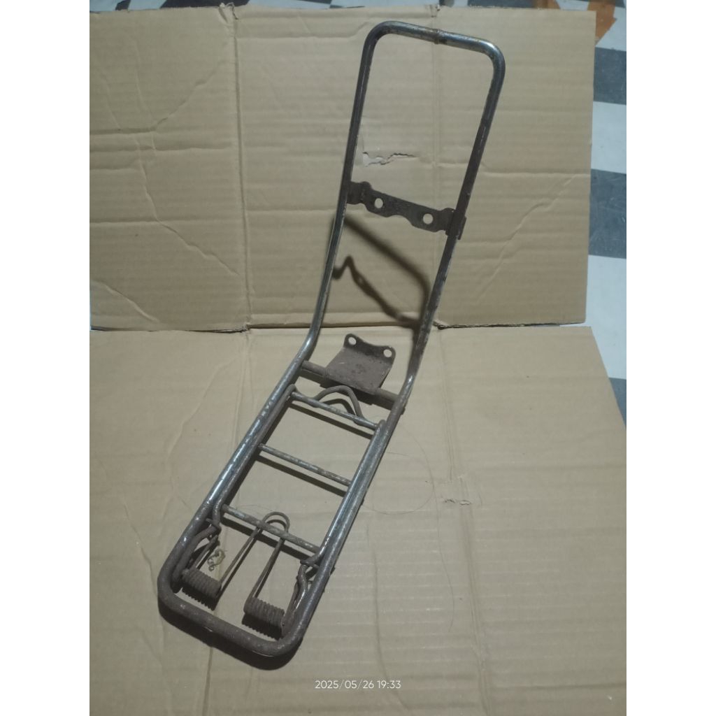 rak jepit depan Yamaha v80 original