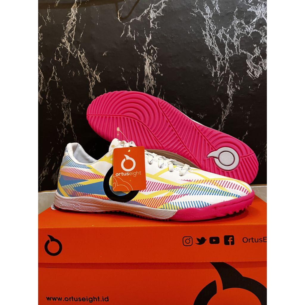 Sepatu Futsal Ortuseight Catalyst White Pink Terbaru