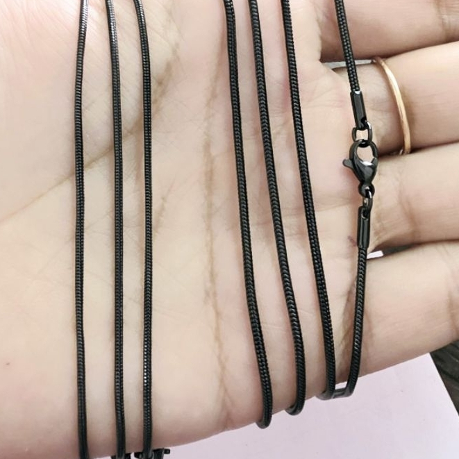 Kalung Pria / Wanita Titanium Bulat Warna Hitam