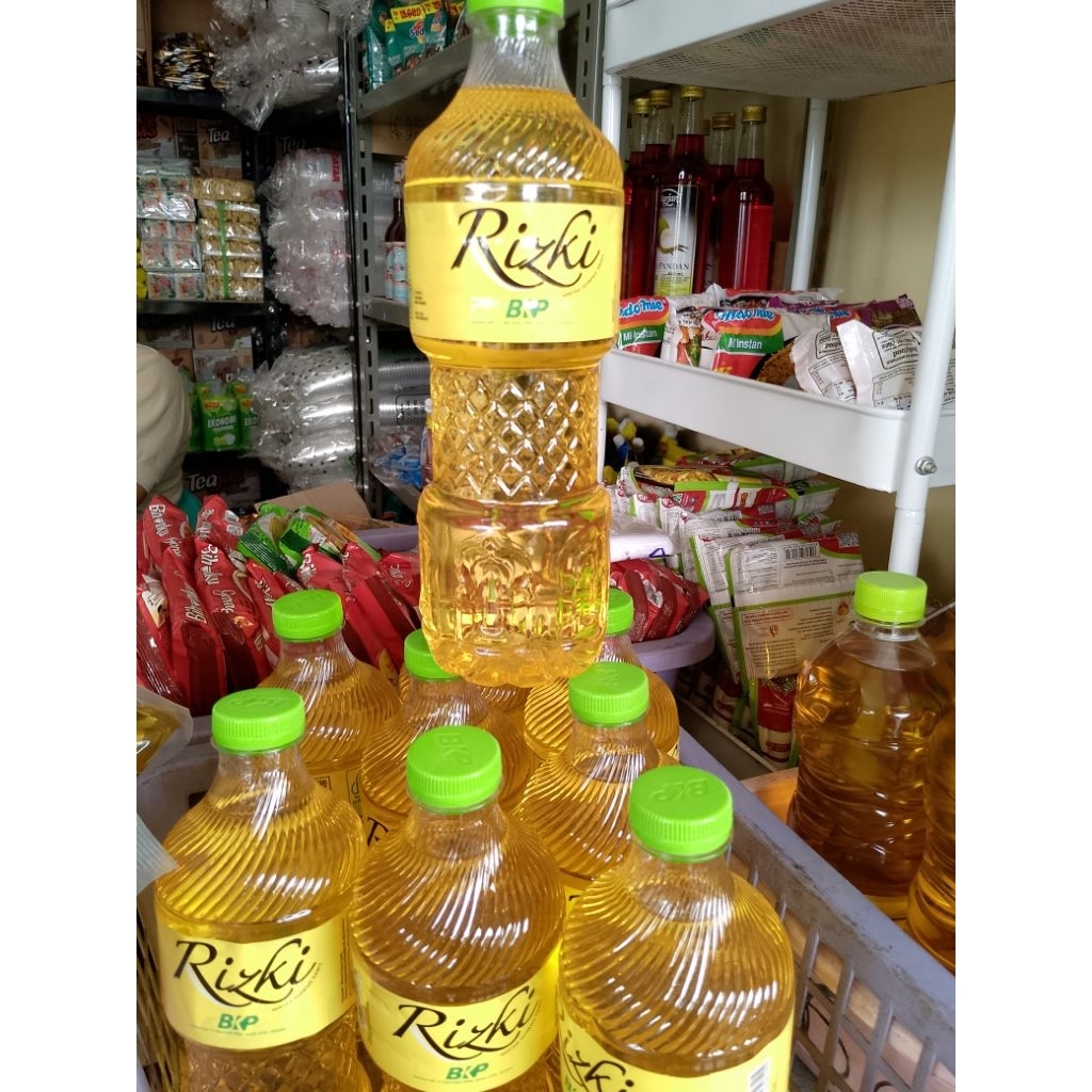 

MINYAK GORENG RIZKY 850 ML KEMASAN BOTOL KUNING