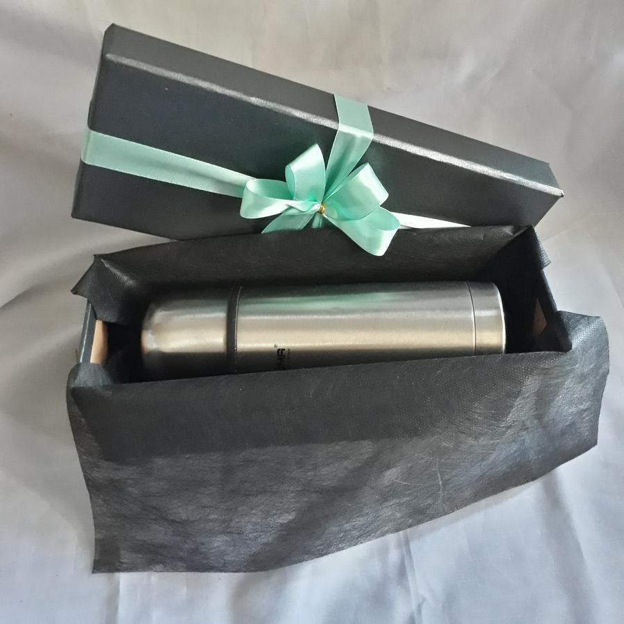 

Box Tumbler Kotak Kado Untuk Botol Minum