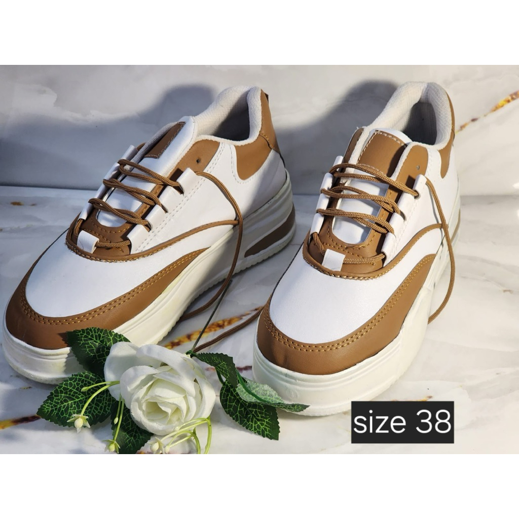 Sepatu Sport Fashion Wanita