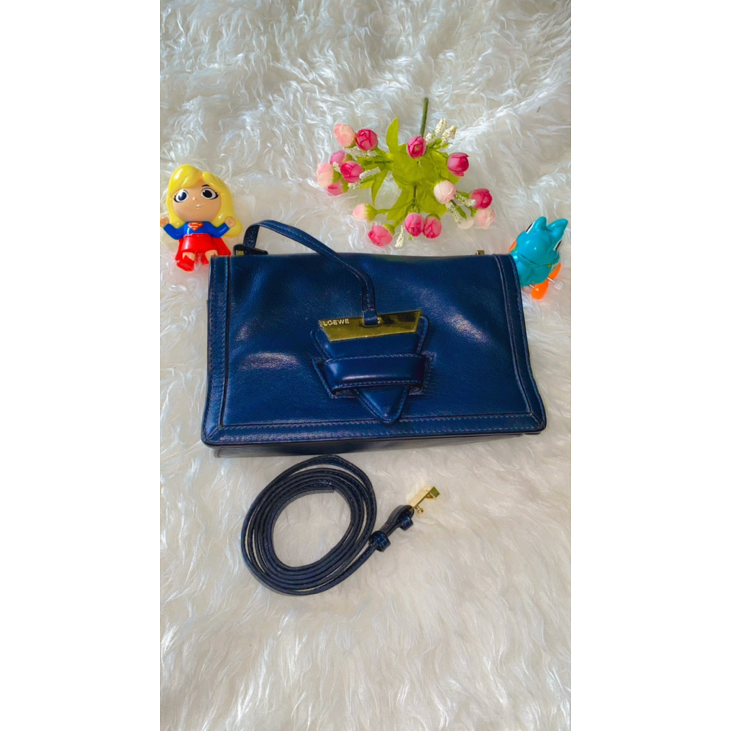 Preloved sling Loewe