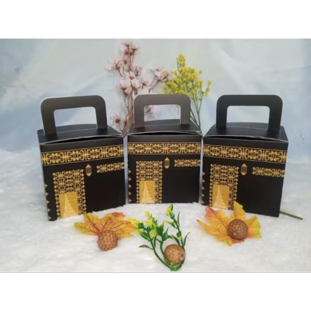 

UW 27. Kemasan Oleh-Oleh Haji Bentuk Ka'bah, Kardus Kabah, Box Kabah