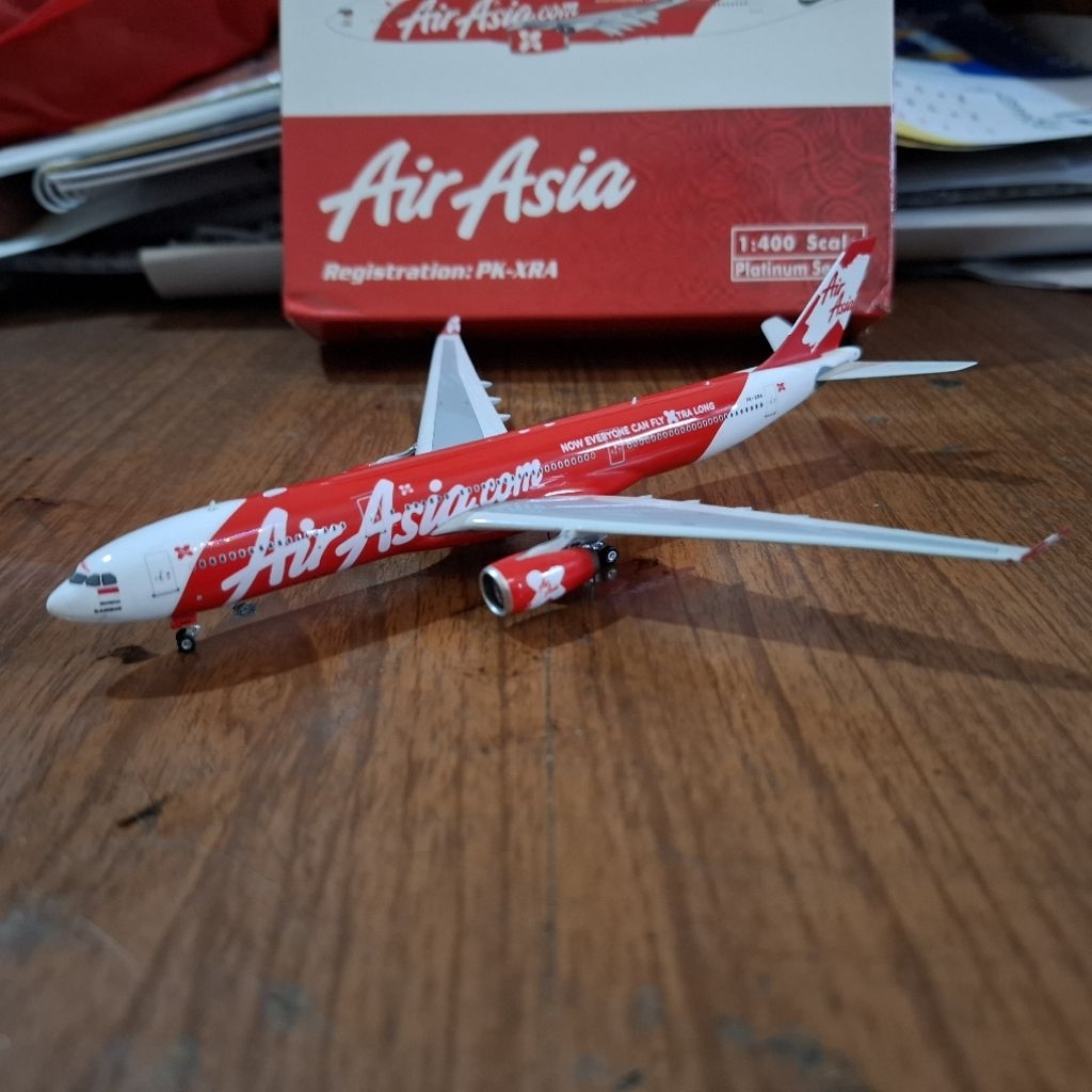 diecast pesawat Phoenix Airbus A330-300 Air Asia X Indonesia 1:400 PK-XRA
