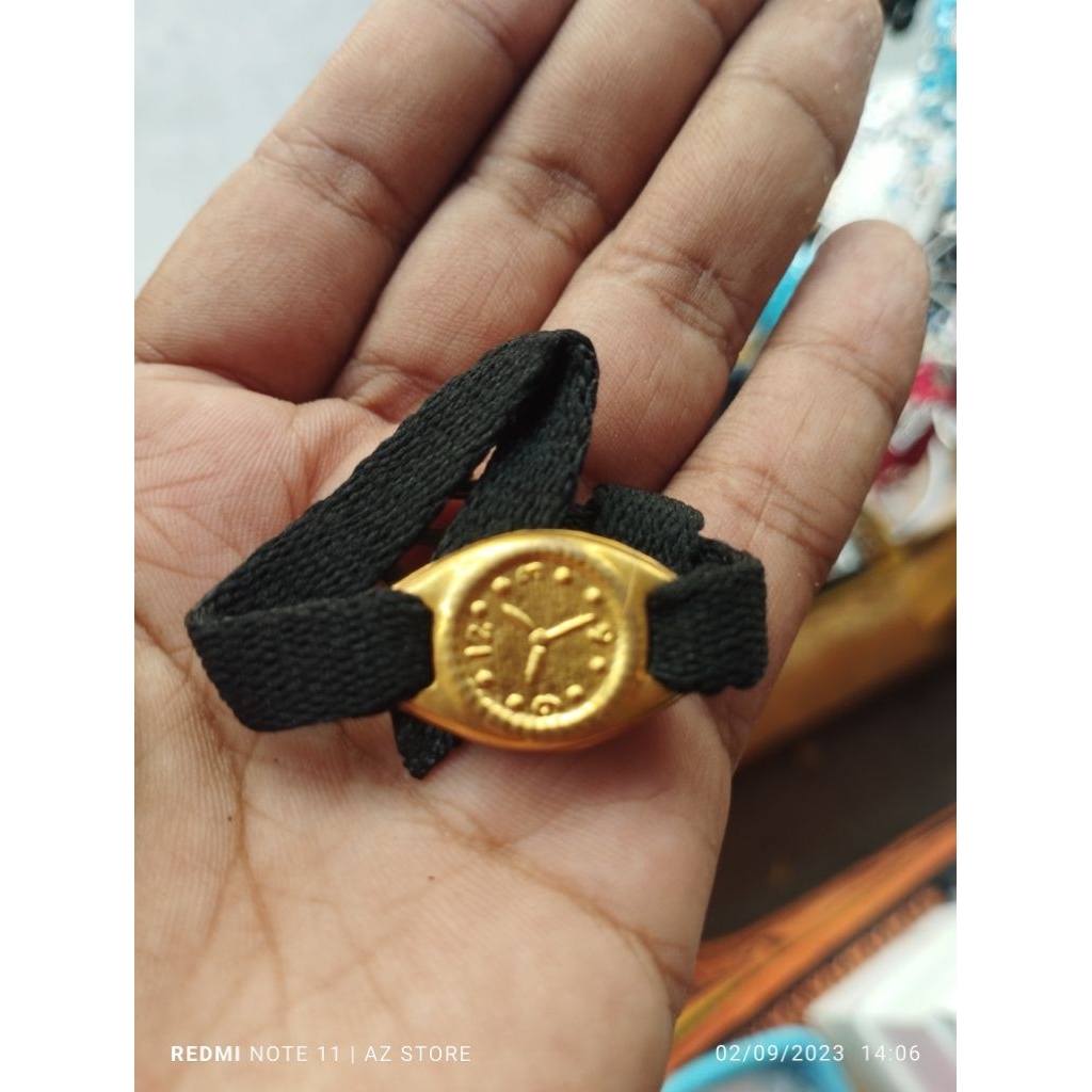 GELANG JAM BAYI KUNINGAN TALI HITAM