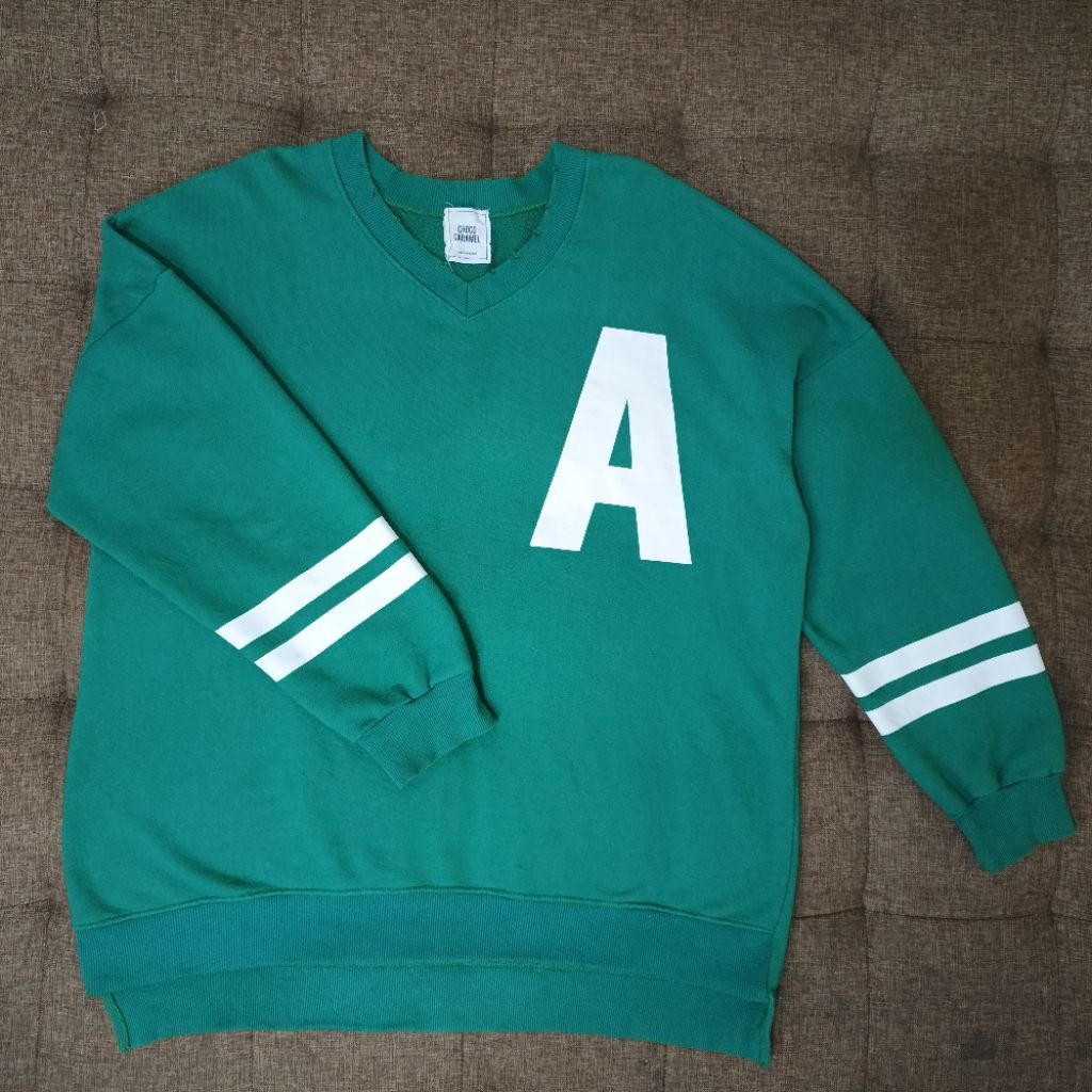 CREW NECK V NECK