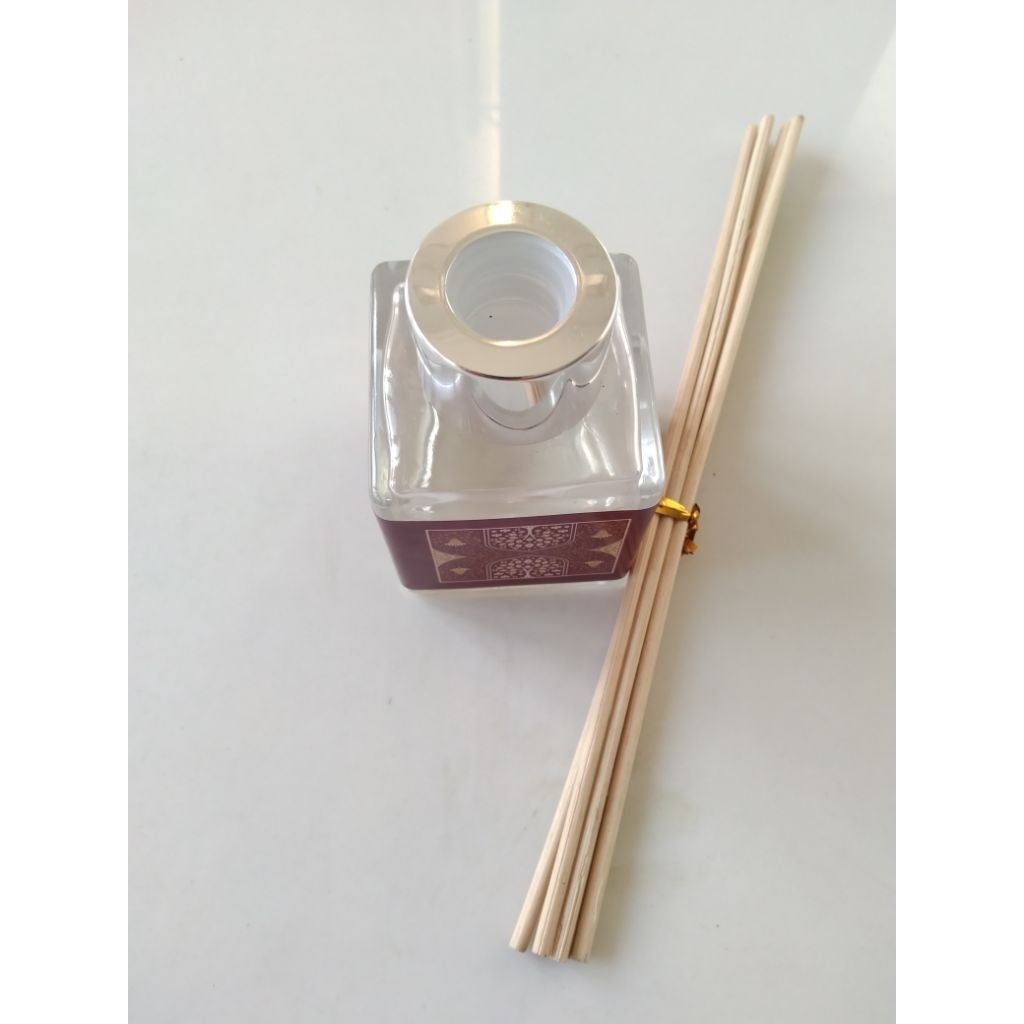 REED DIFFUSER PENGHARUM RUANGAN PEWANGI ESSENSIAL OIL HIASAN STIK KAYU || SESUAI GAMBAR