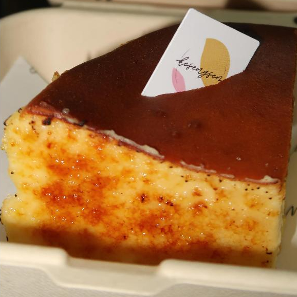 

Basque Burnt Cheesecake Full Cream Cheese New Zealand and Vanilla Beans | Kue Keju Spanyol by Kesengsem