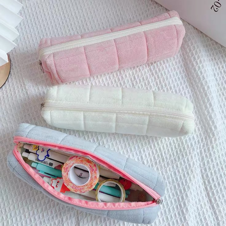 

Terbaru NEW Gifu Fluffy Pencil Case Kotak Pensil Empuk Premium Lembut Kotak Pensil Bantal Aesthetic Korea Kotak Pensil Premium Kotak Kotak
