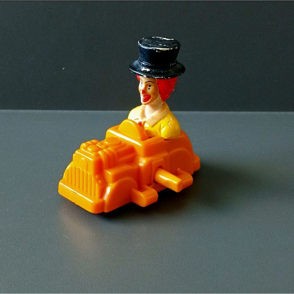 mainan figure Ronald McDonald happy meal