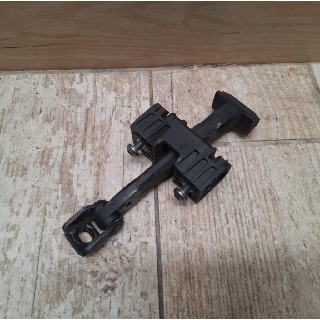 Doorbrake Door Stop Brake Belakang KIRI  BMW E90 E91