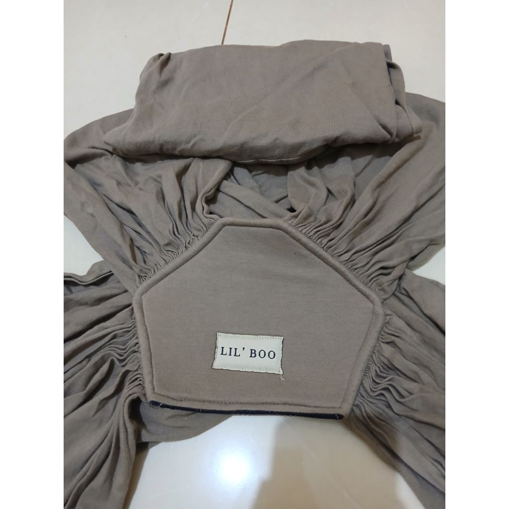 Preloved gendongan M Shape Lil Boo