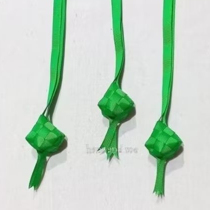 

Ketupat Hias Pita Grosgrain Idul Fitri