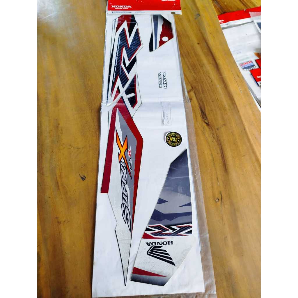 STRIPING STIKER STICKER LIST LIS BODY BODI KANAN HONDA SUPRA X 125 R CW 2011 CHAMPION ORIGINAL ORISI