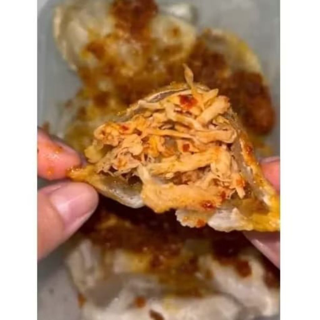 

cireng ayam suwir/cireng isi ayam suwir/isi ayam suwir pedas/ cireng pedas GRATIS CHILI OIL