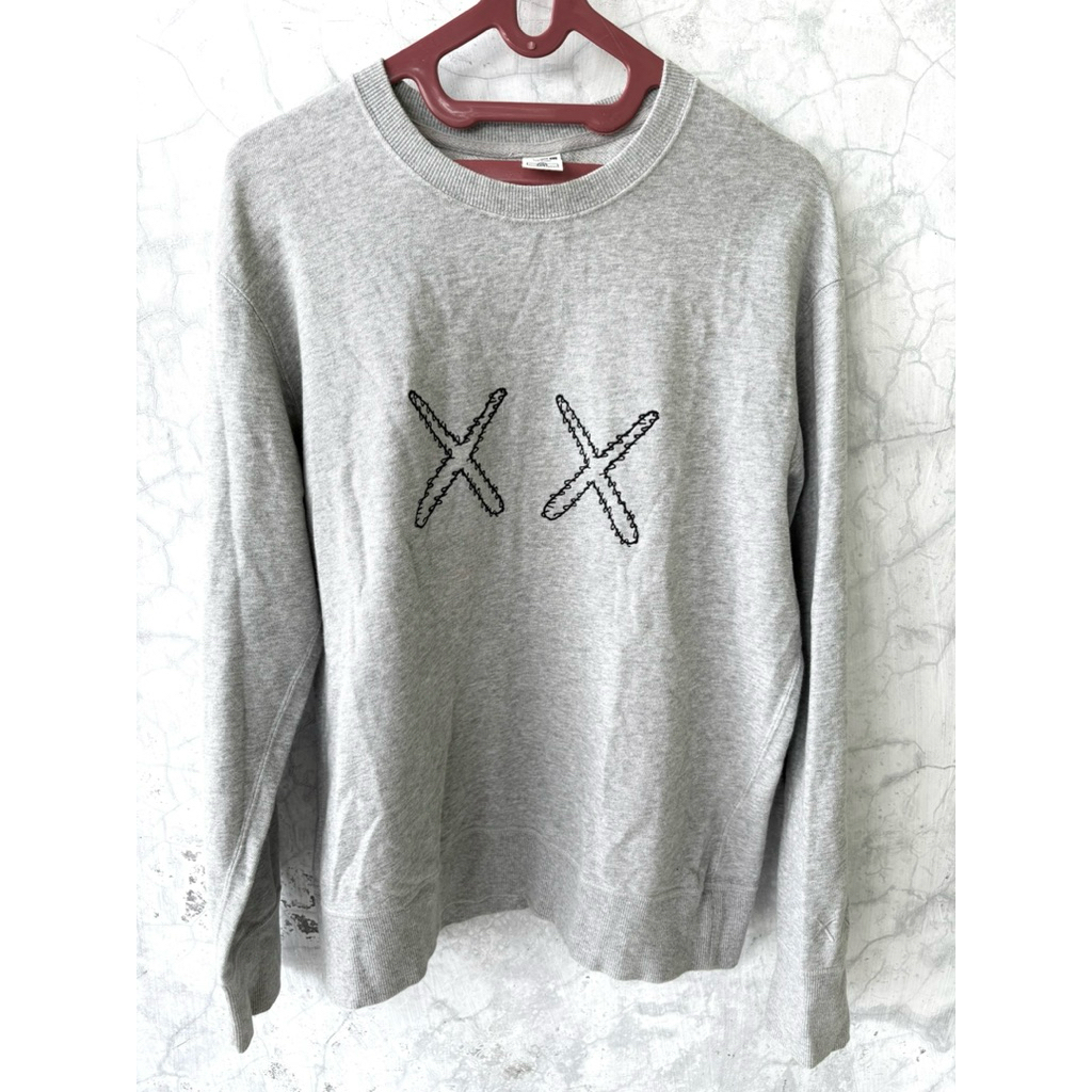 crewneck Uniqlo x Kaws sesame Street