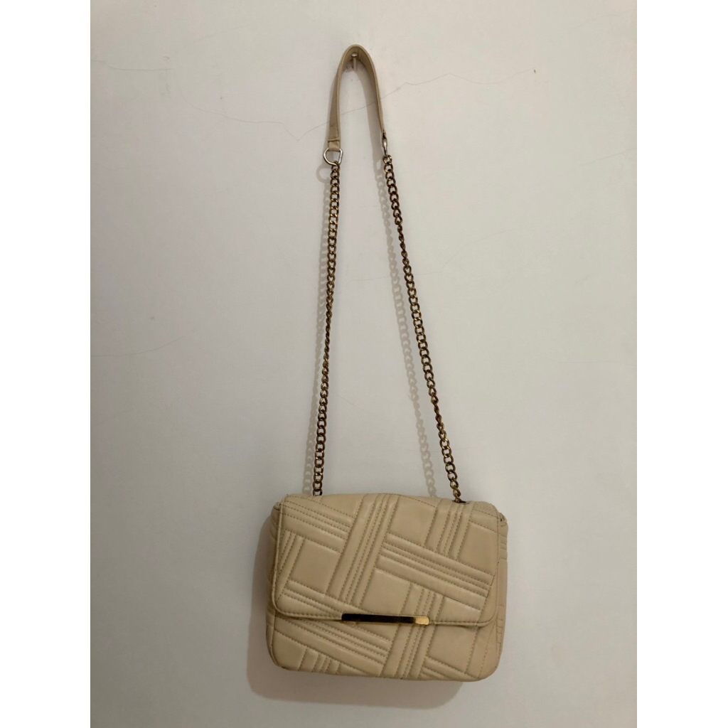 (preloved) berrybenka - sofia pricilia quilted sling bag